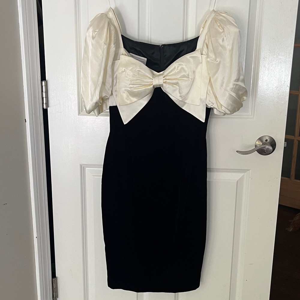 Vintage Scott McClintock Black, Cream Velvet Bow mini Dress with puff sleeves